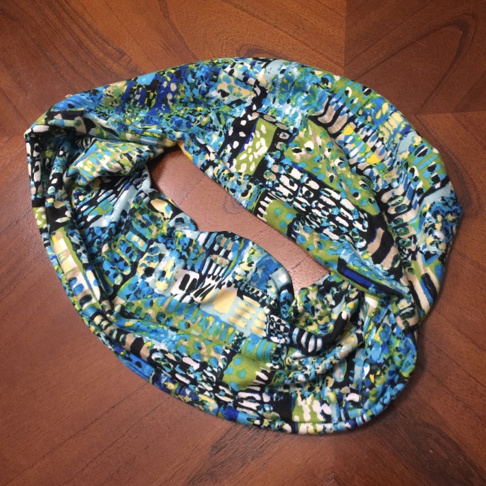Abstract circle scarf